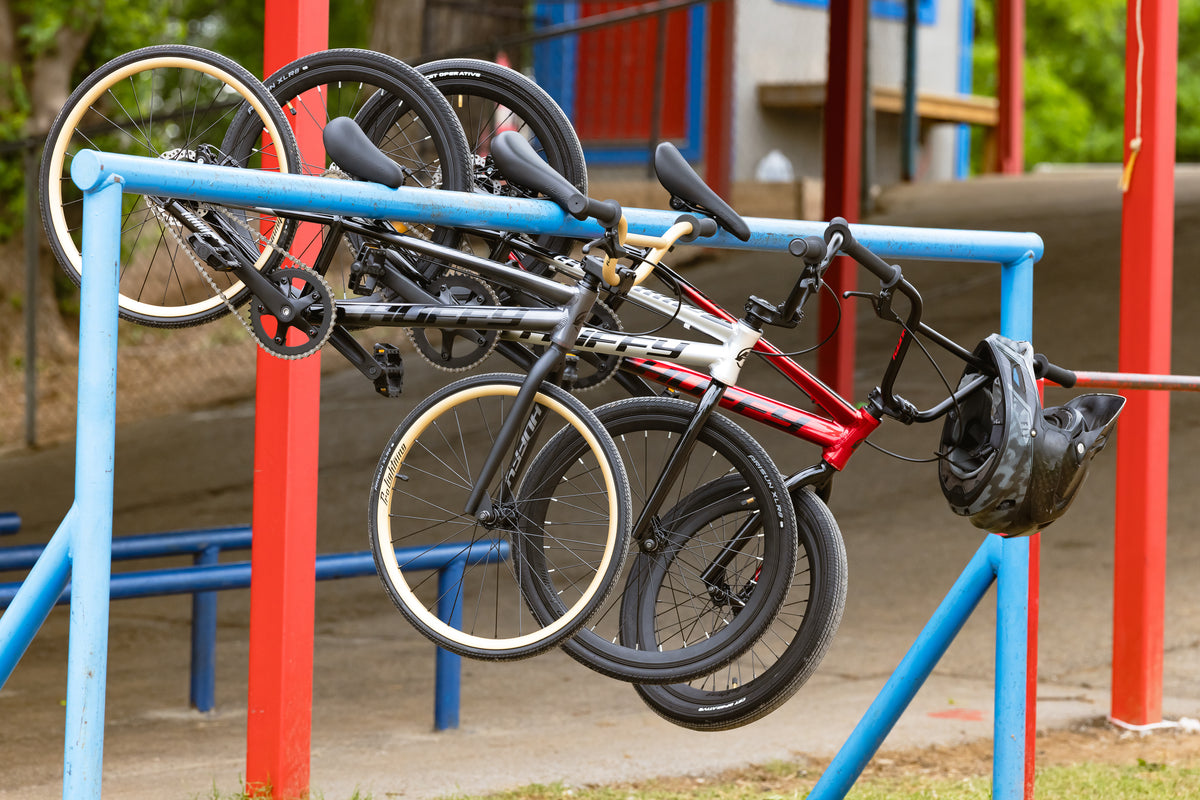 HUFFY BMX Pro Lightning RACE BIKES - JUNIOR EXPERT PRO - COMPLETE WITH PEDALS